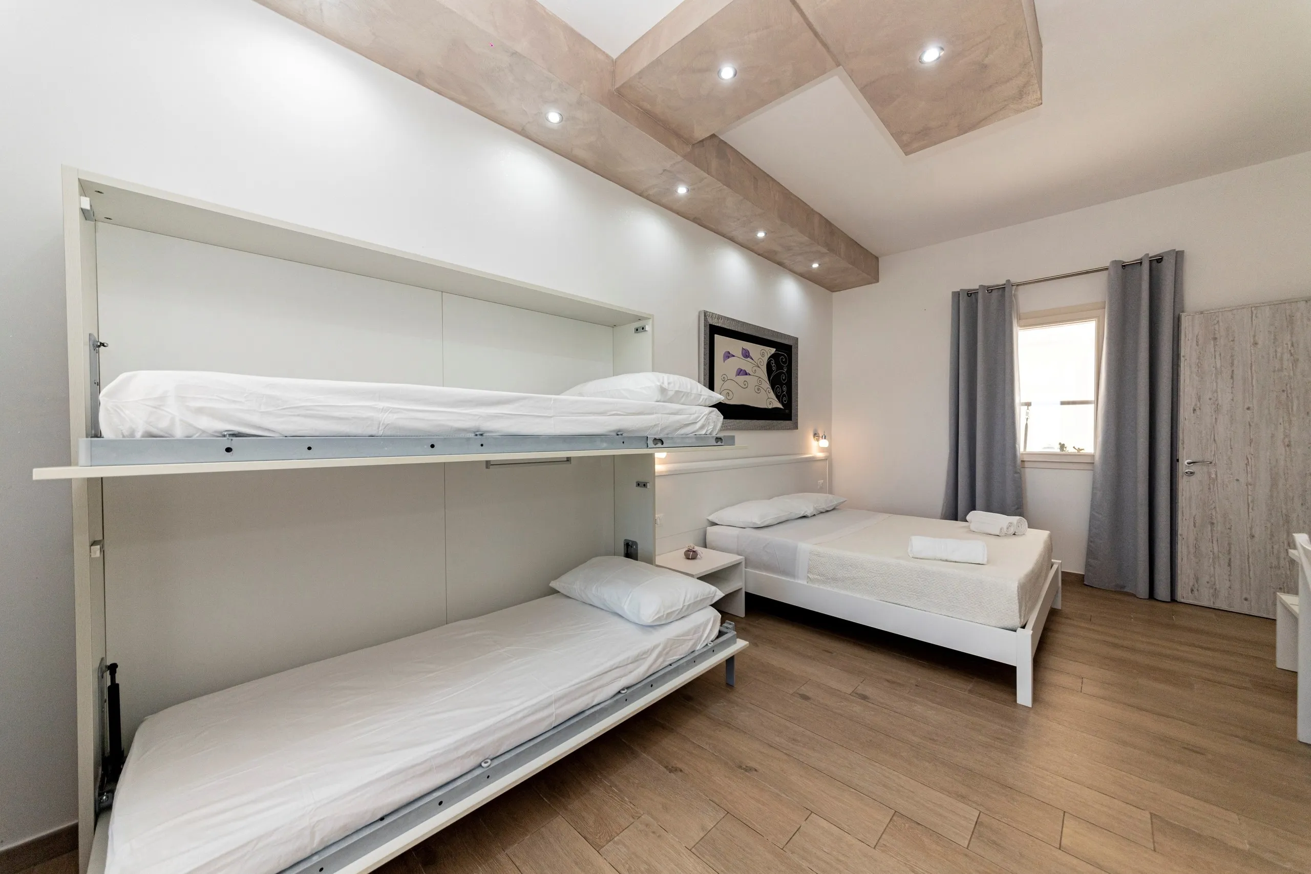I letti a castello a scomparsa della Deluxe Family Room, aperti