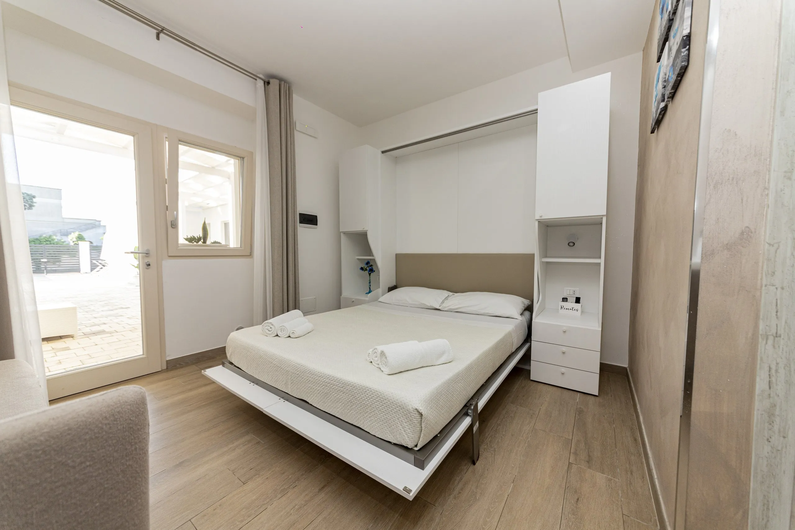 Il letto a scomparsa della King Suite, aperto